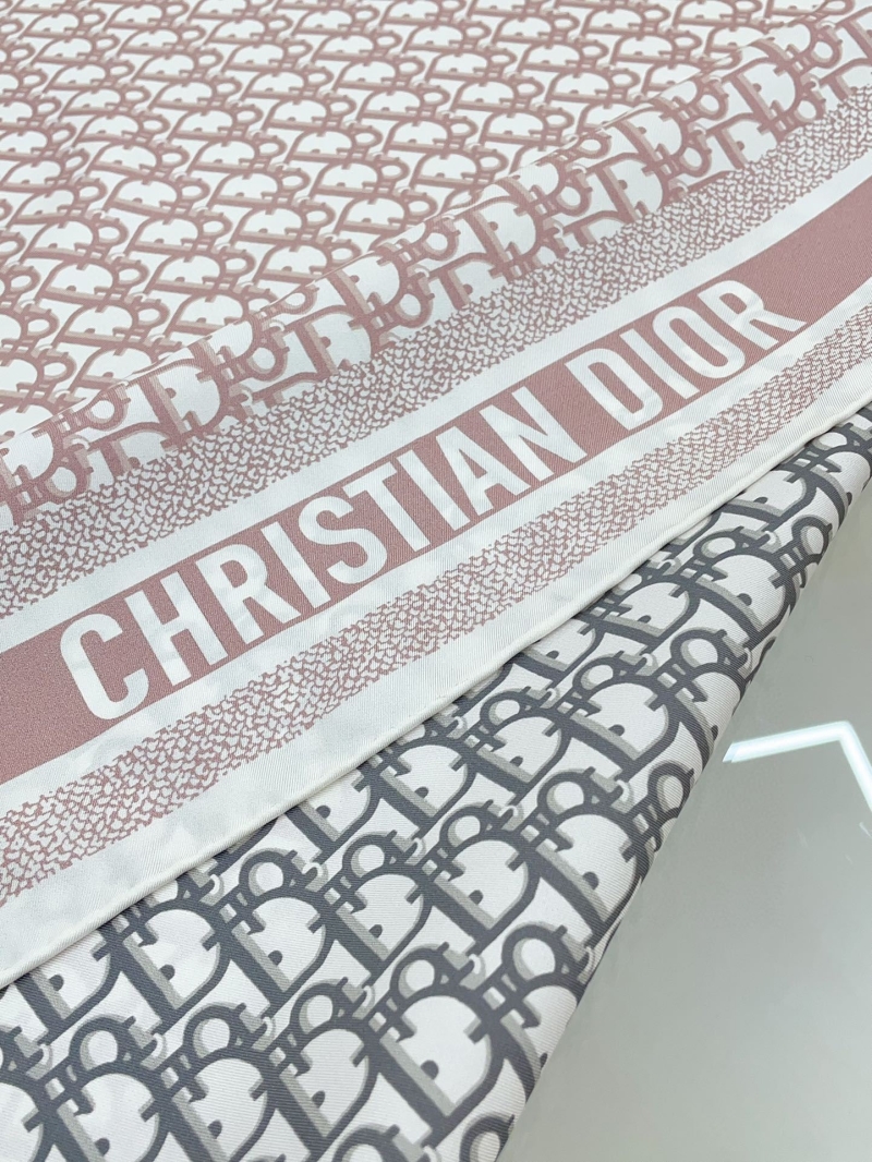 CHRISTIAN DIOR